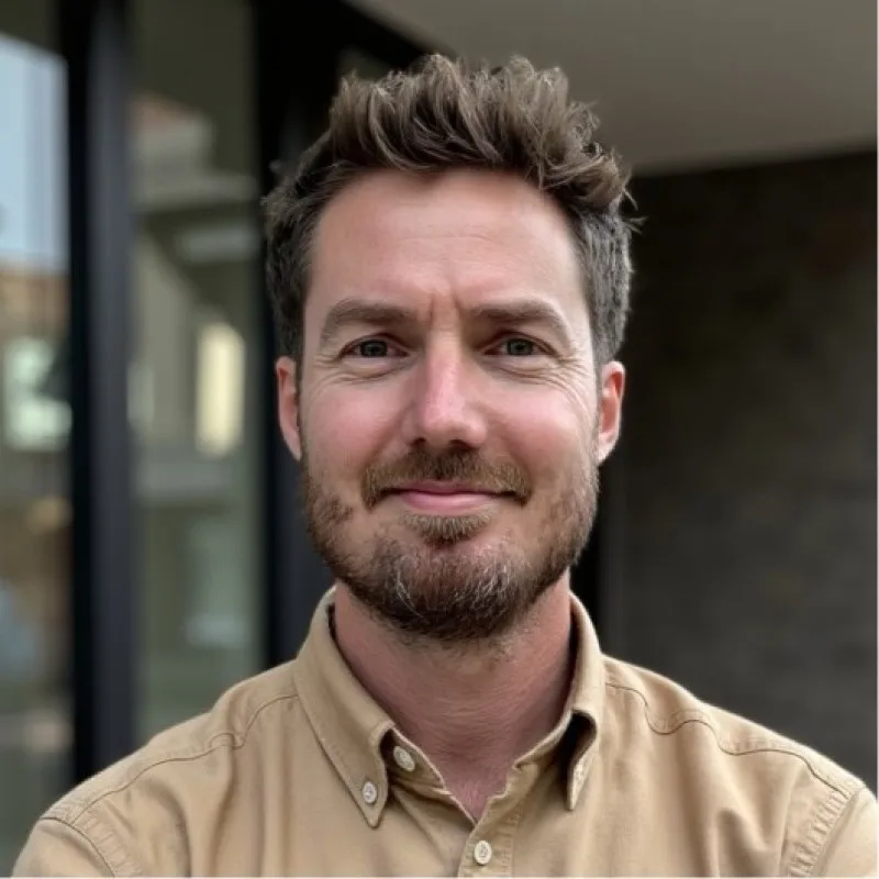 Lasse, Foundbase team